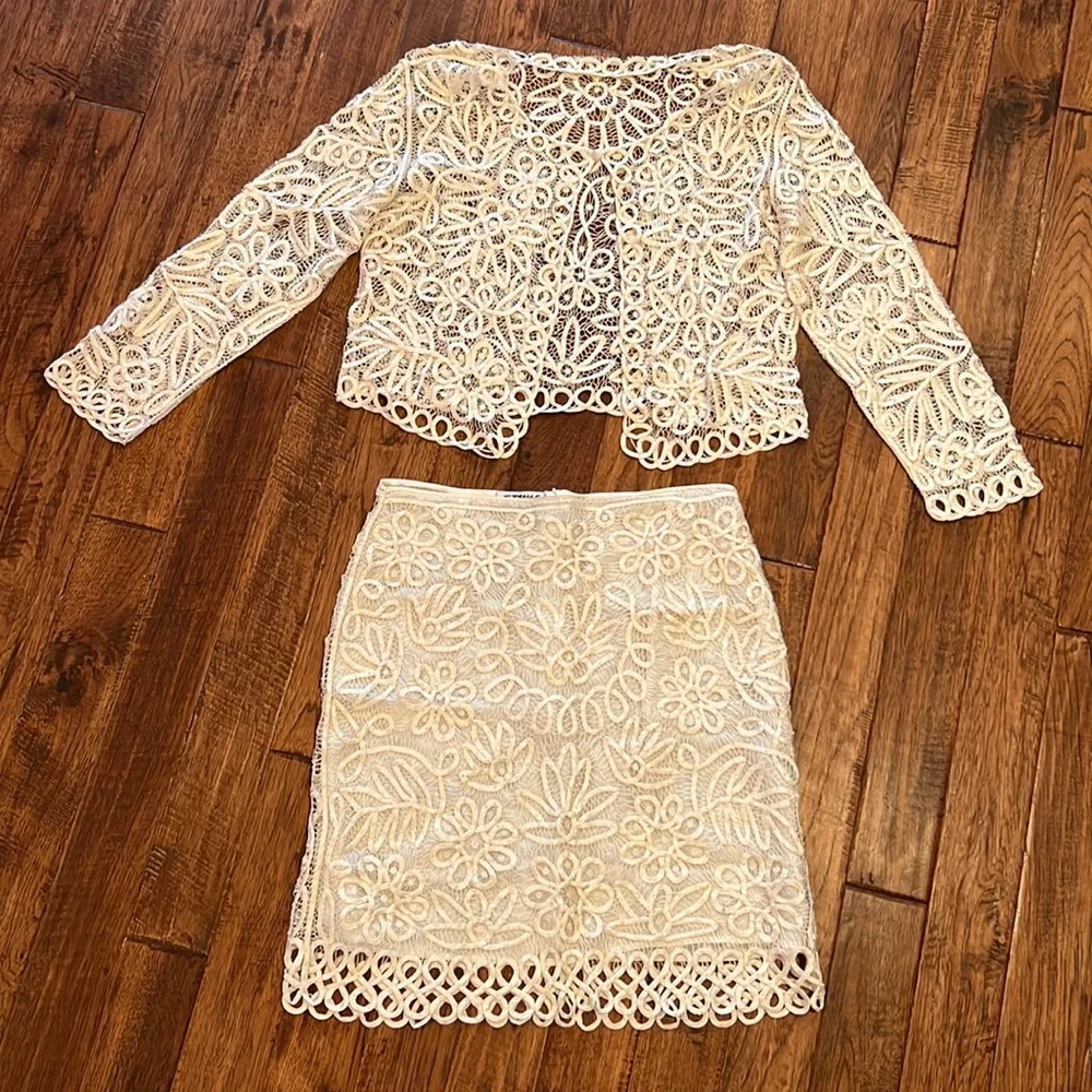 ETHOS Lace Top and Pencil Skirt - Picture 1 of 8